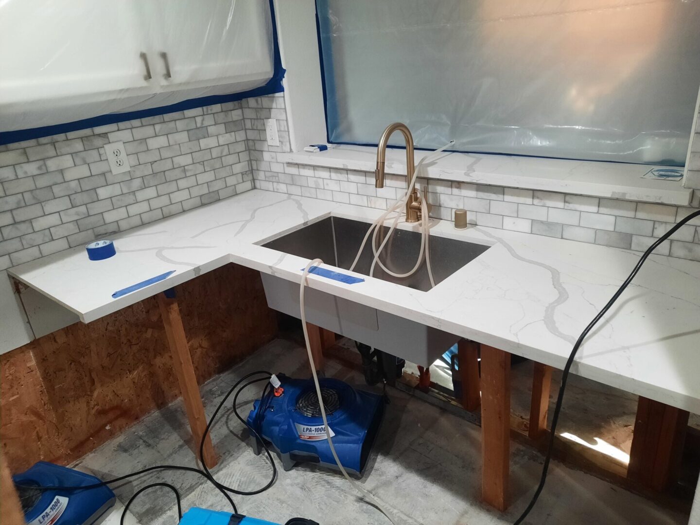A kitchen with a sink and a faucet